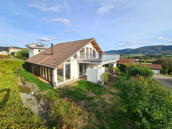 Jolie villa idéalement bien située et au calme avec un bon dégagement 1