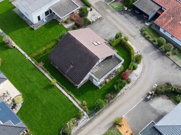 Jolie villa idéalement bien située et au calme avec un bon dégagement 12