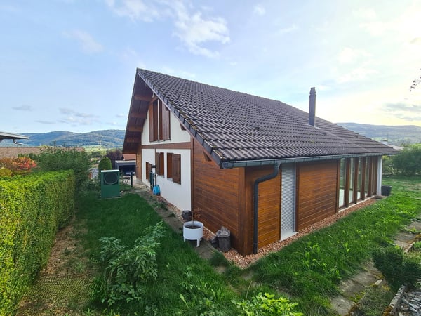 Jolie villa idéalement bien située et au calme avec un bon dégagement 9