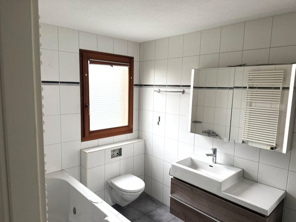 Jolie villa idéalement bien située et au calme avec un bon dégagement 24
