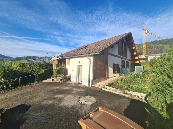 Jolie villa idéalement bien située et au calme avec un bon dégagement 10