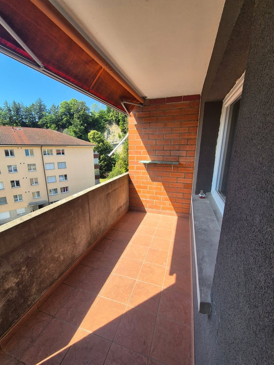 Charmant 2,5 pièces lumineux avec balcon – dernier étage au bord de l’Areuse 9