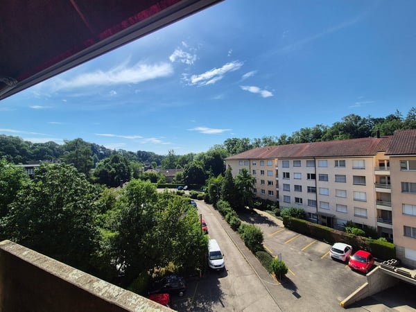 Charmant 2,5 pièces lumineux avec balcon – dernier étage au bord de l’Areuse 10