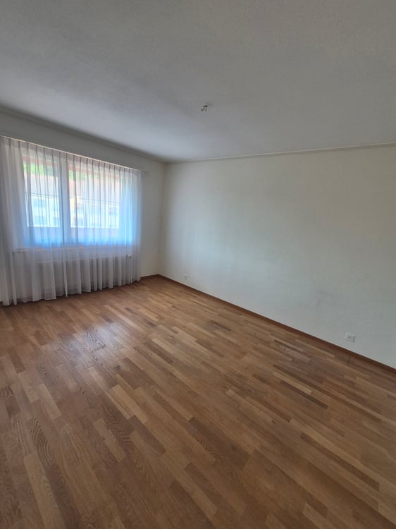 Charmant 2,5 pièces lumineux avec balcon – dernier étage au bord de l’Areuse 5