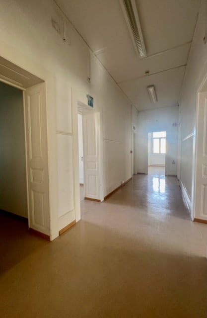 A vendre ! Très bel Immeuble mixte, avec 14 garages et 18 places de parc 14