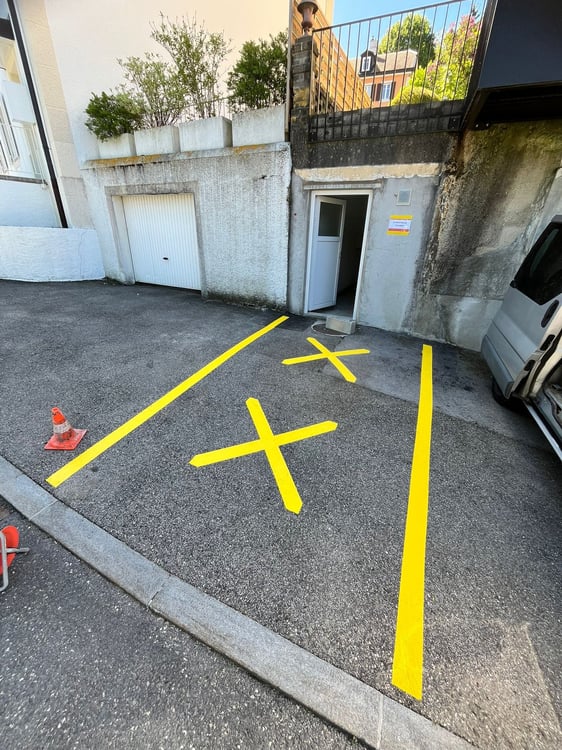 Dépôt au Locle avec place de parking incluse 6