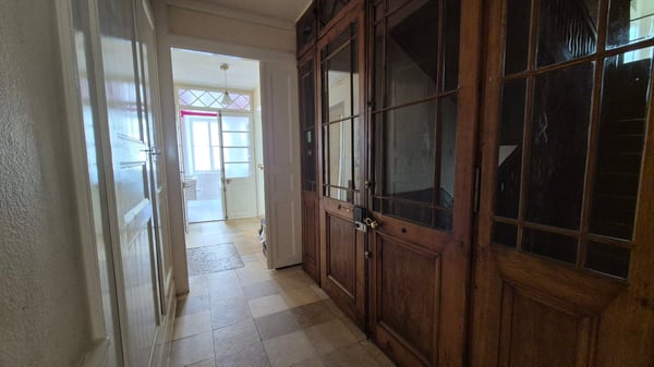 Grand 1.5 pièces avec cachet situé en centre-ville. 19