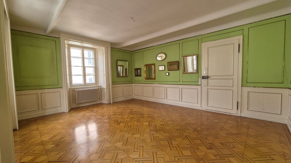 Grand 1.5 pièces avec cachet situé en centre-ville. 2