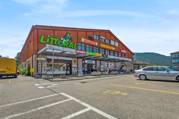 local dans centre commercial 10