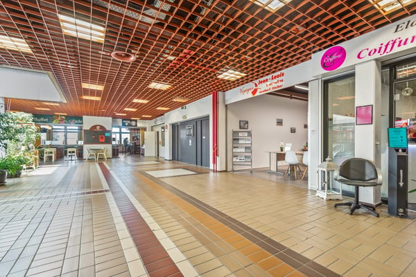 local dans centre commercial 6
