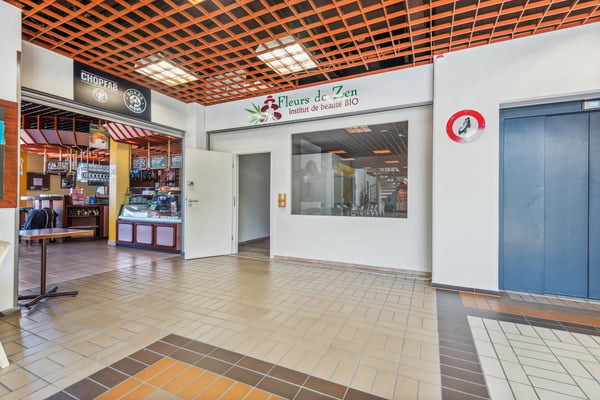 local dans centre commercial 1