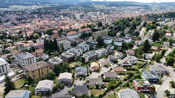 Charmante maison individuelle de 6 pièces à La Chaux-de-Fonds 1