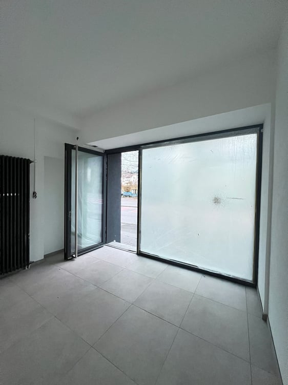 Joli kiosque entièrement rénové en 2024 au coeur de Moutier 2