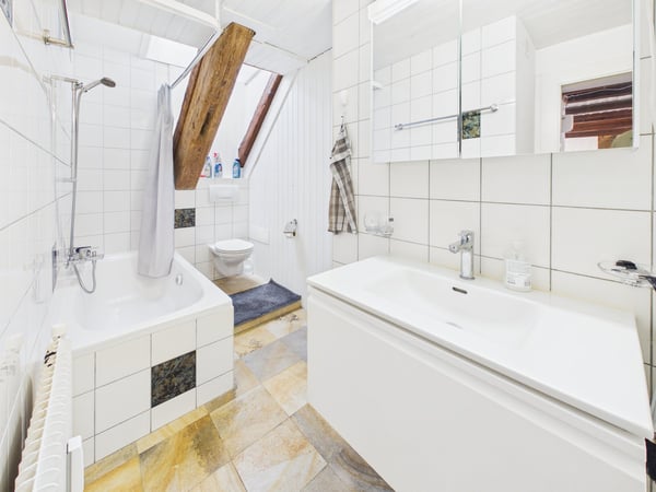 Charmant appartement en attique de 3,5 pièces à Colombier NE 5