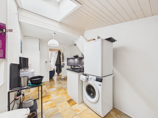 Charmant appartement en attique de 3,5 pièces à Colombier NE 11