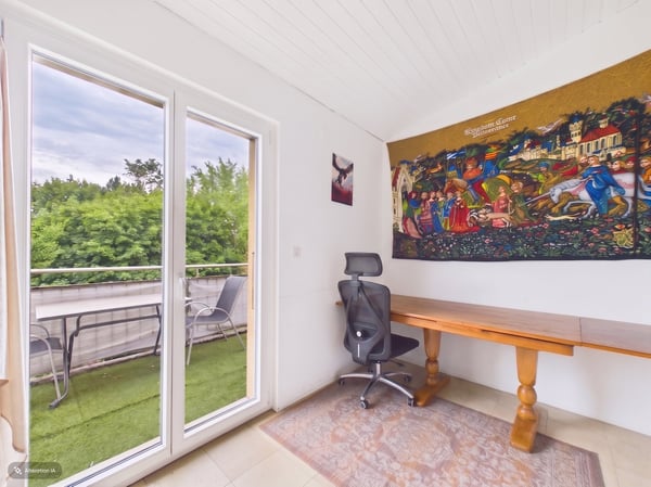 Charmant appartement en attique de 3,5 pièces à Colombier NE 6