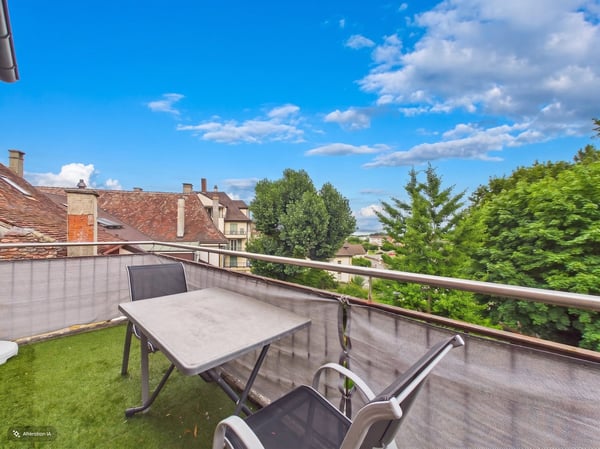 Charmant appartement en attique de 3,5 pièces à Colombier NE 2