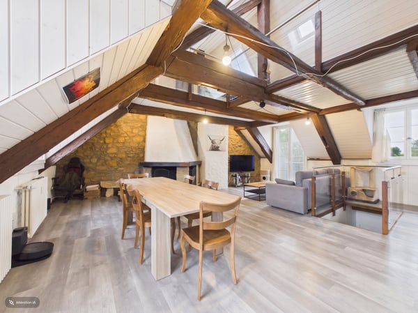 Charmant appartement en attique de 3,5 pièces à Colombier NE 3