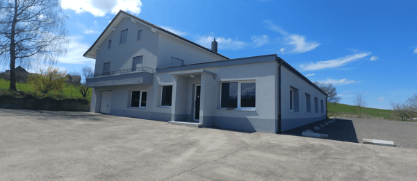 Immeuble locatif rénové avec restaurant et 2 appartements 2
