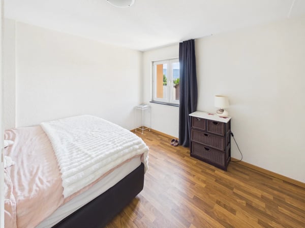 Family home with commercial space 6
