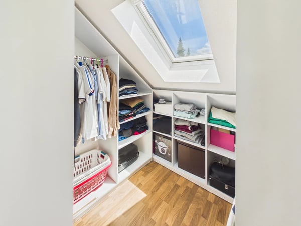 Family home with commercial space 9