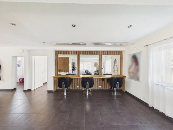 Family home with commercial space 13