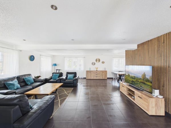 Family home with commercial space 3
