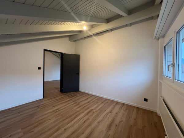 Magnifique appartement de 2.5 pces rénové 12