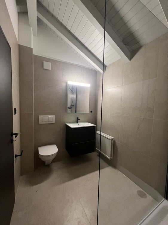 Magnifique appartement de 2.5 pces rénové 9