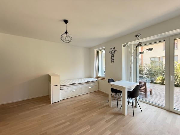 Studio meublé avec terrasse et place de parc 3