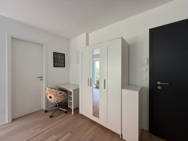 Studio meublé avec terrasse et place de parc 5