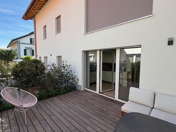 Studio meublé avec terrasse et place de parc 1