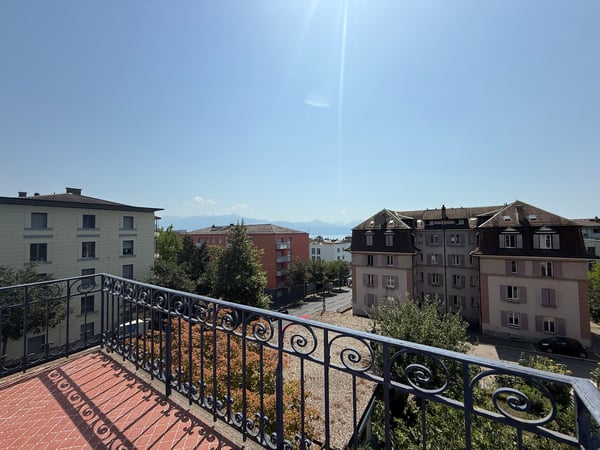 Lumineux 5 pièces avec balcon en plein centre 11
