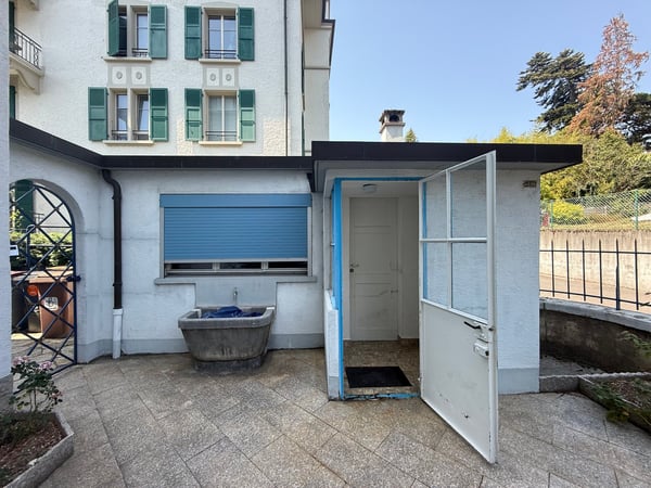 Local dépôt indépendant extérieur 1