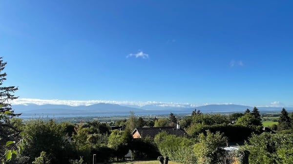 VENTE - Terrain avec vue sur le Lac et les Alpes 3