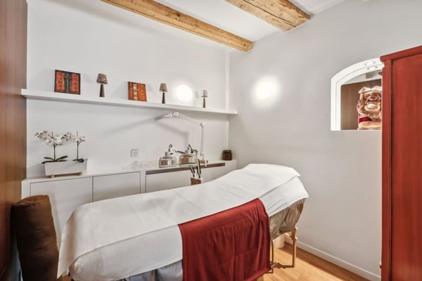 Arcade commerciale de charme - Adresse exceptionnelle et rendement attractif 5