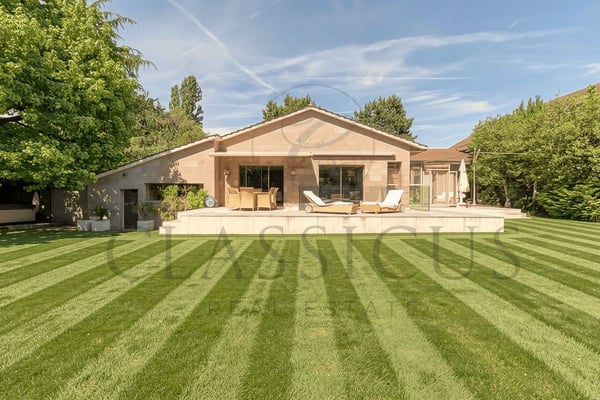 Une maison de famille rare avec jardin, bassin de nage et env. 610 m² utiles 1