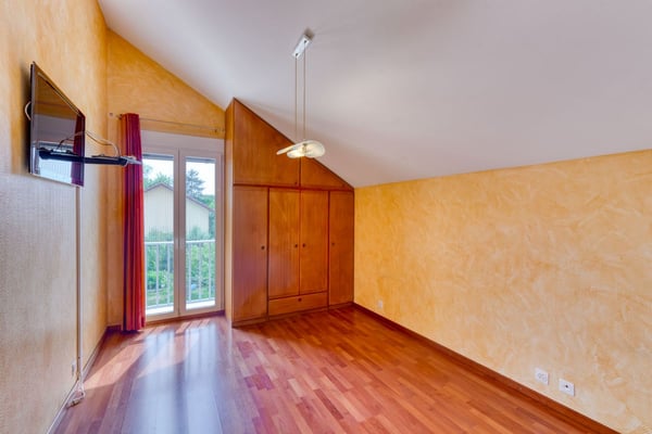 Villa familiale avec jardin arboré dans un quartier résidentiel de Vernier 8