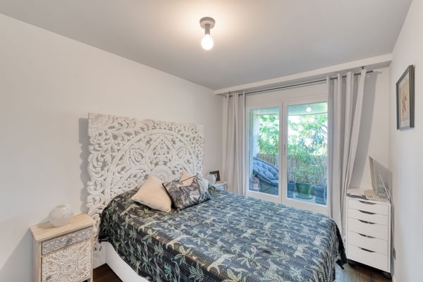 Appartement traversant rénové de 4 pièces avec deux balcons 10