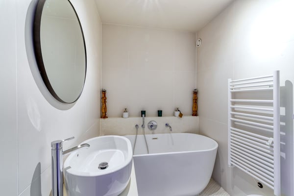 Appartement traversant rénové de 4 pièces avec deux balcons 9