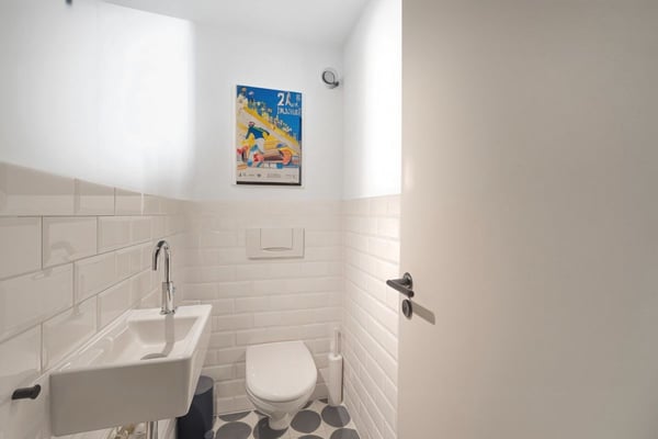 Appartement traversant rénové de 4 pièces avec deux balcons 5