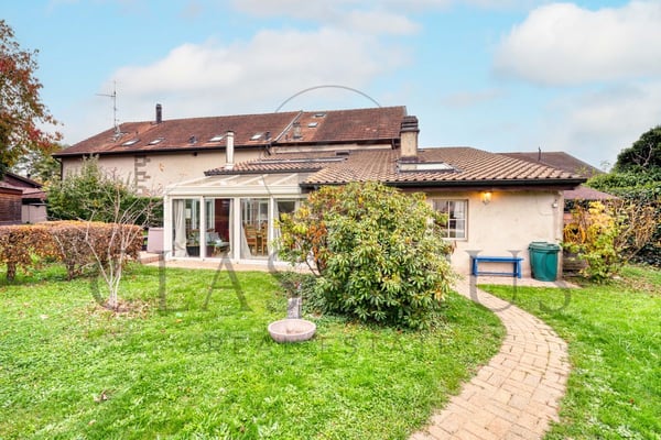 Ensemble villageois de charme avec revenu accessoire et jardin confidentiel 12