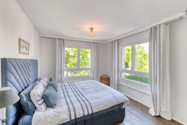 Appartement traversant rénové de 4 pièces avec deux balcons 8