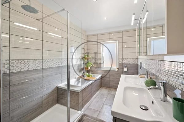 Building/ Rental house with 3 apartments 10