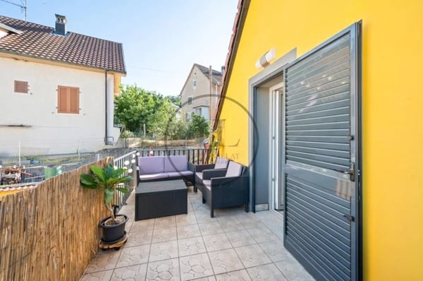 Building/ Rental house with 3 apartments 5