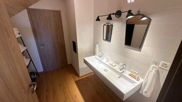 Belle maison avec chambres d'hôtes et un appartement de 2,5 pièces 32