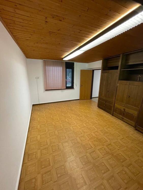 135 m² Espace commercial / Atelier lumineux à louer à Courroux 9