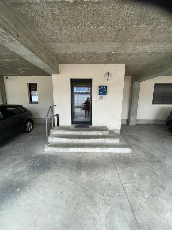 135 m² Espace commercial / Atelier lumineux à louer à Courroux 11