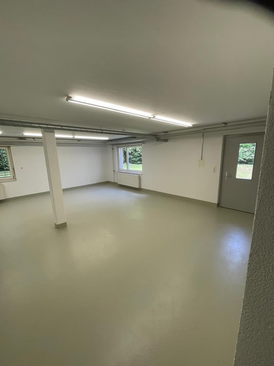 135 m² Espace commercial / Atelier lumineux à louer à Courroux 3
