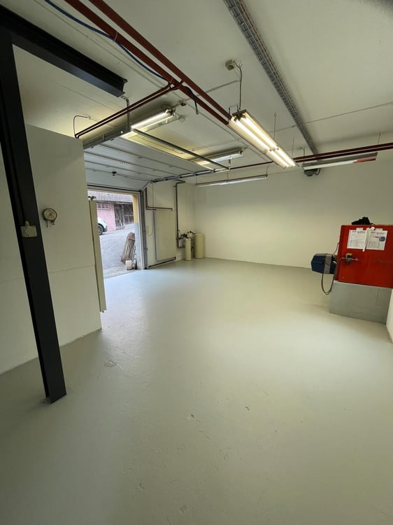 90 m² Espace commercial / Atelier à louer à Courroux 5